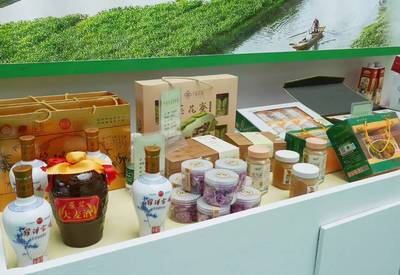 大雨难挡热情!兴化名特优农产品受南京市民青睐,兴化大米更是卖断货!