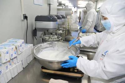 "红颜薄利"!月销20万盒的草莓盒子,幕后工厂在南京,帮你们去看了!